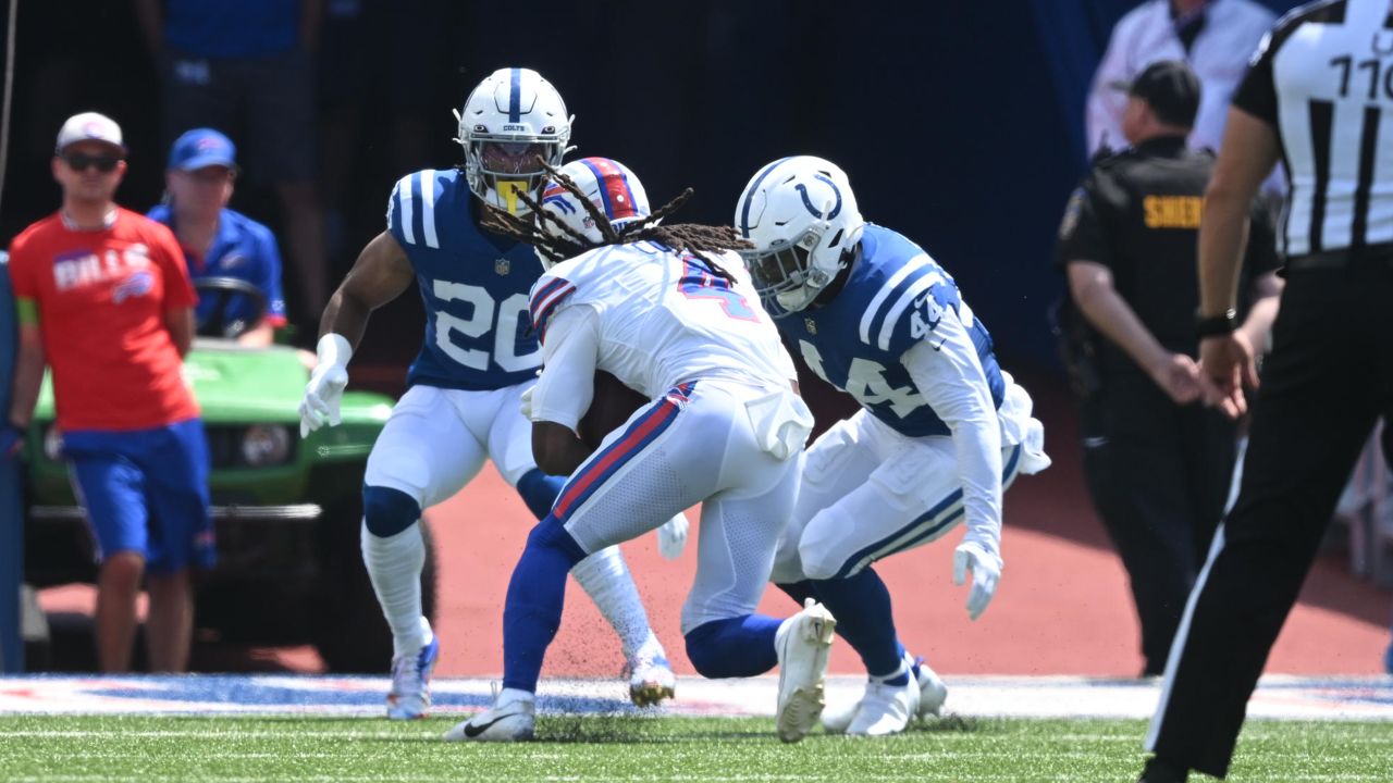 Indianapolis Colts quarterback Anthony Richardson (5) warms up before an  NFL pre-season football game against the Buffalo Bills, Saturday, Aug. 12,  2023, in Orchard Park, N.Y. (AP Photo/Gary McCullough Stock Photo - Alamy