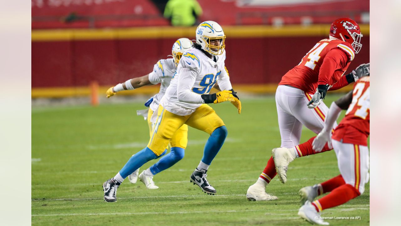 Report: Chargers not tendering Isaac Rochell