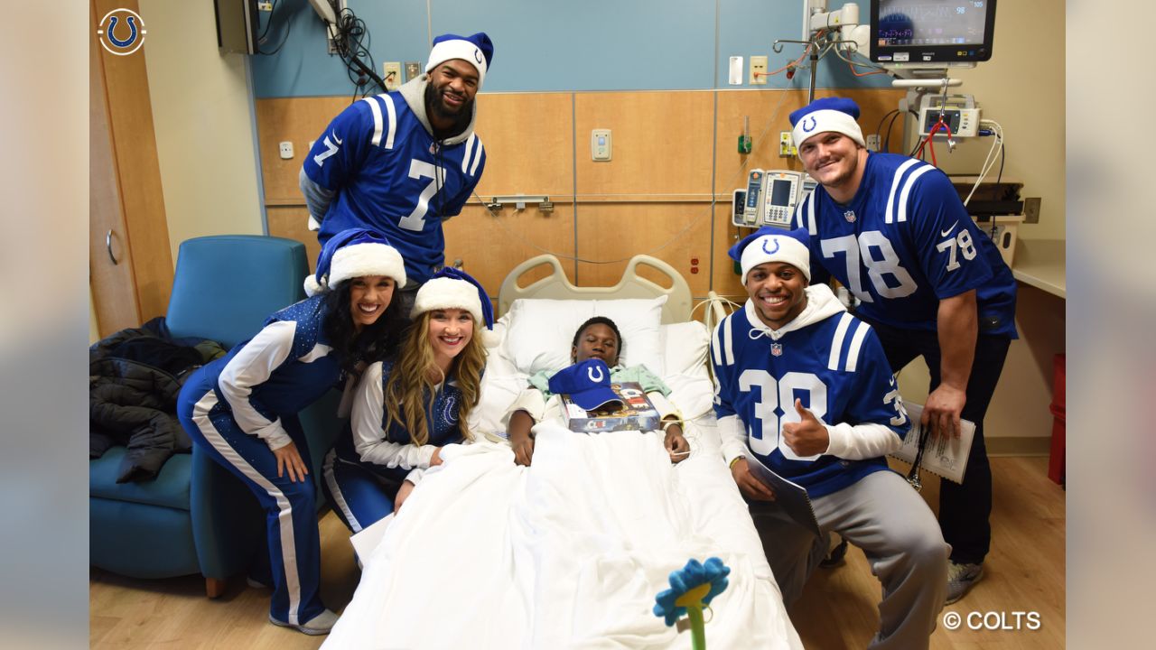 Dallas Cowboys and Dallas Cowboys Cheerleaders Spread Holiday Cheer! –  Children's Health