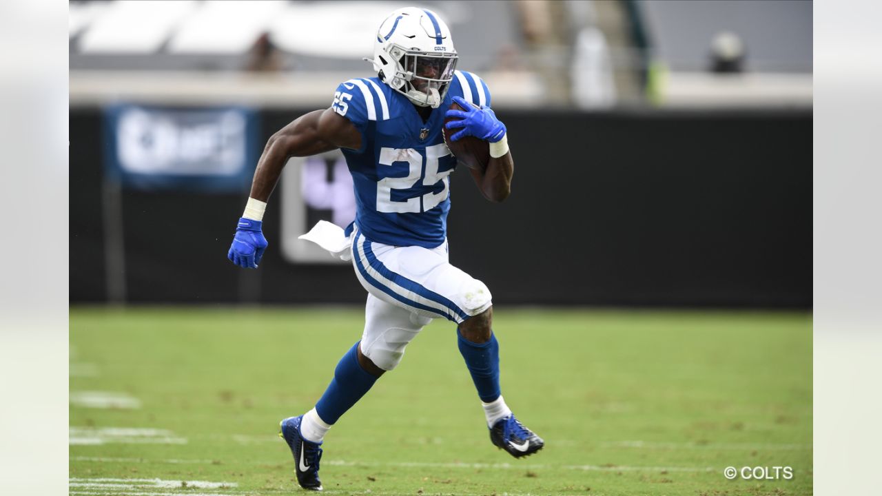 Cardinals sign veteran RB Marlon Mack to bolster backfield depth