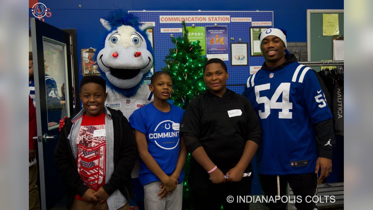 Colts Team Up With Cops To Shop With Kids