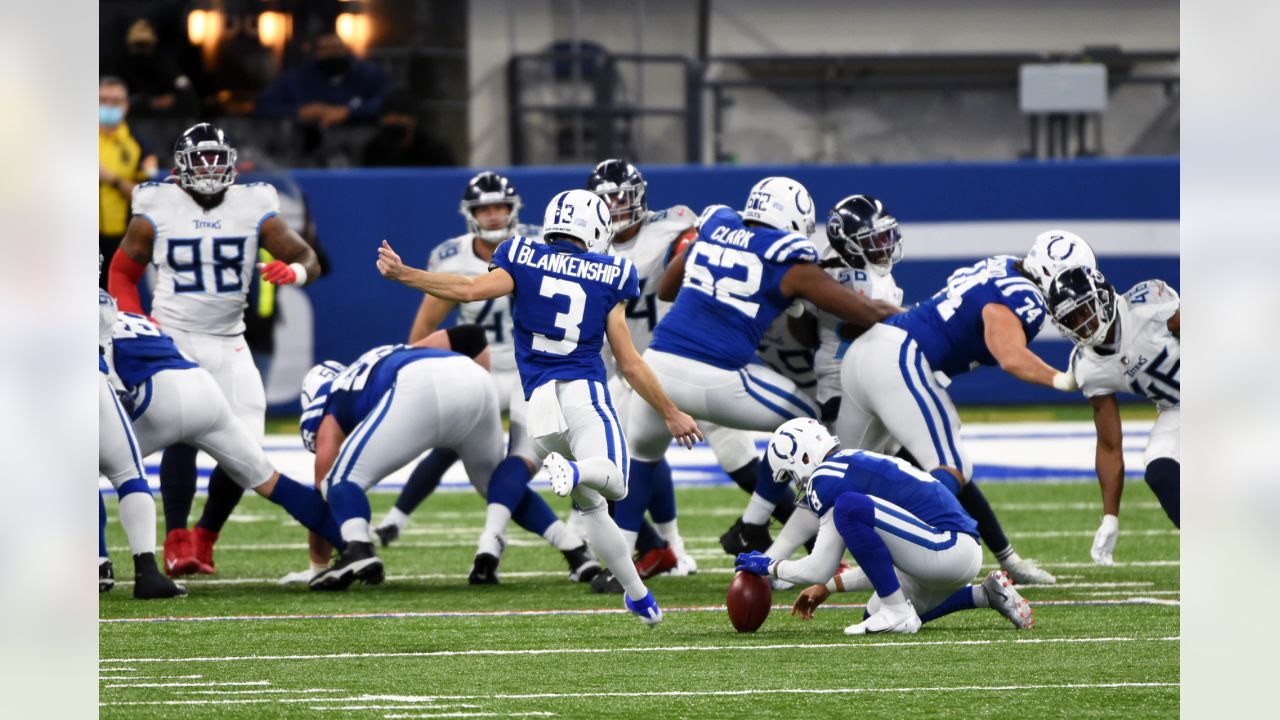 Henry leads Titans' run to AFC South lead 45-26 over Colts