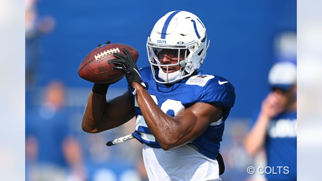 PHOTOS: Darius Leonard Youth Football Camp / Hilltop Park Ribbon Cutting