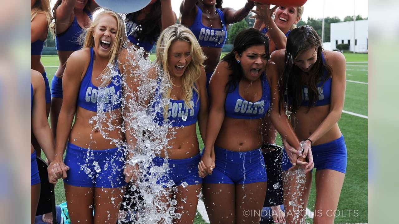 Dallas Cowboys cheerleaders do ALS Ice Bucket Challenge (GIF)