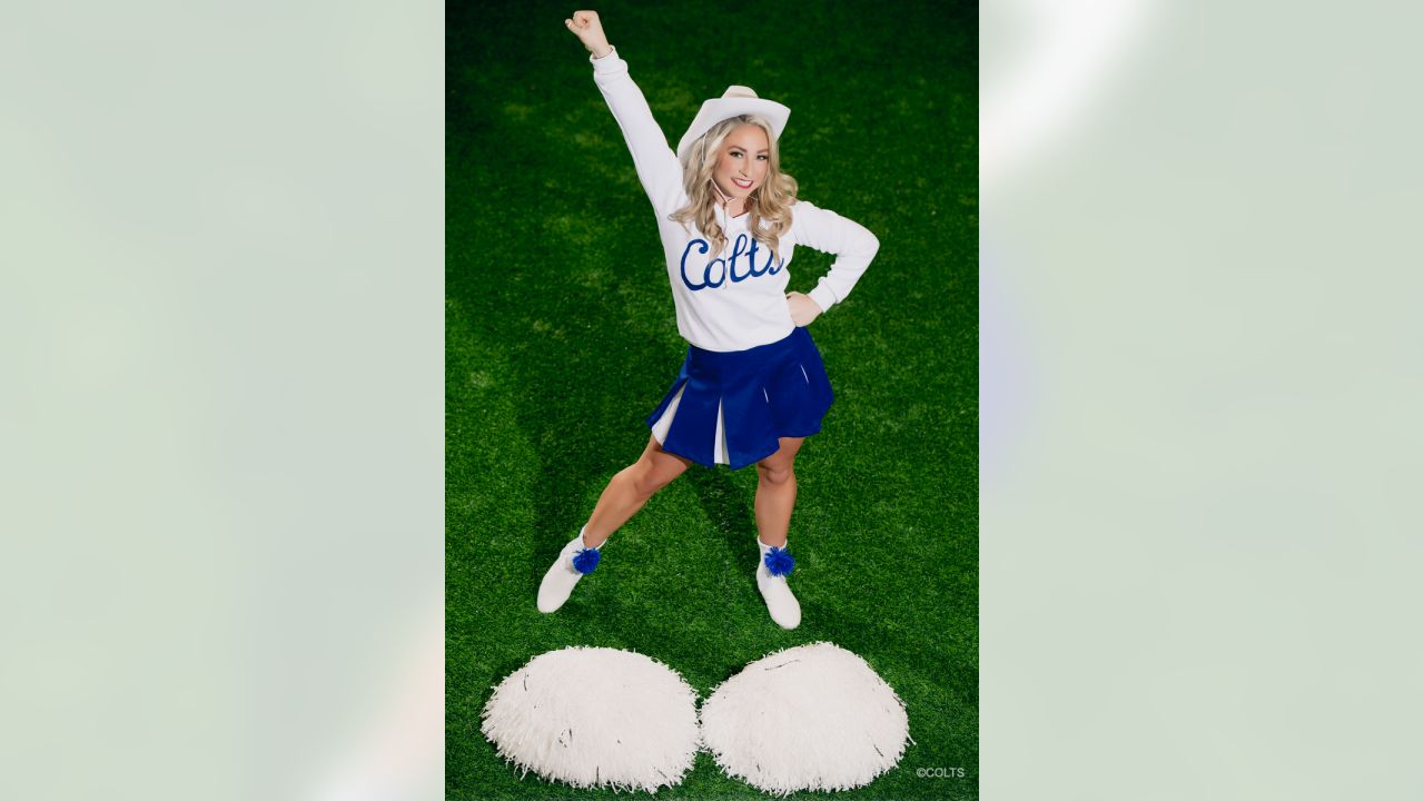 This is our (throwback) outfit of the day! #coltscheer #coltscheerlead