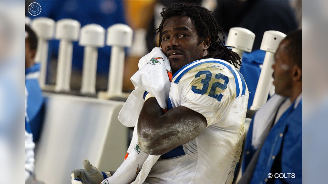 Peyton Manning, Edgerrin James return to Lucas Oil to receive Hall of Fame  rings at Colts game