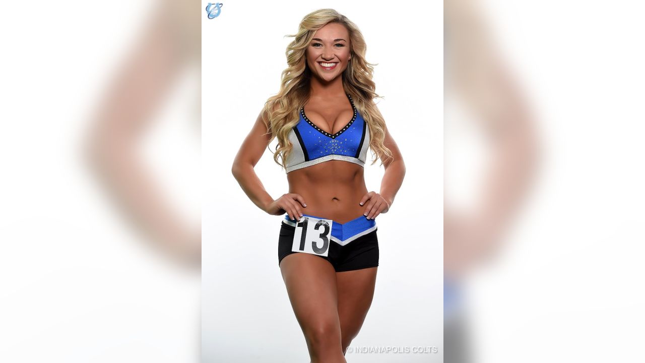 November 12, 2017: Indianapolis Colts cheerleader performs during