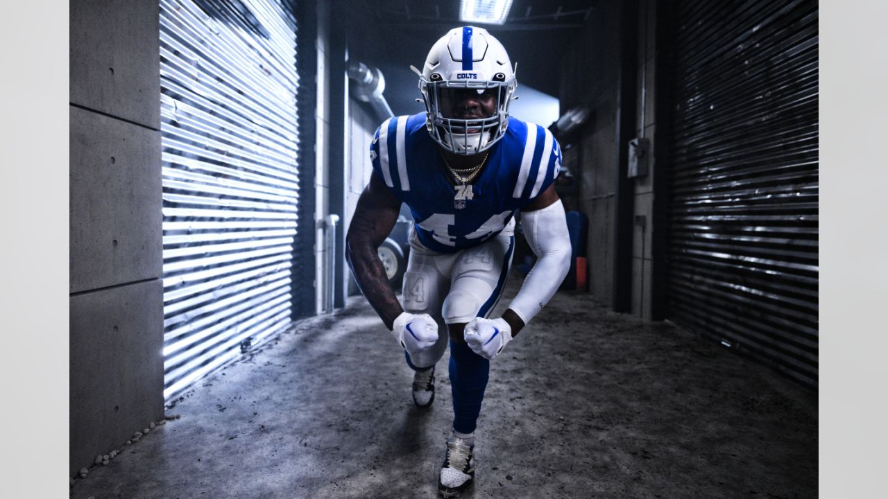 Indianapolis Colts Linebacker Zaire Franklin looks on in game action  News Photo - Getty Images