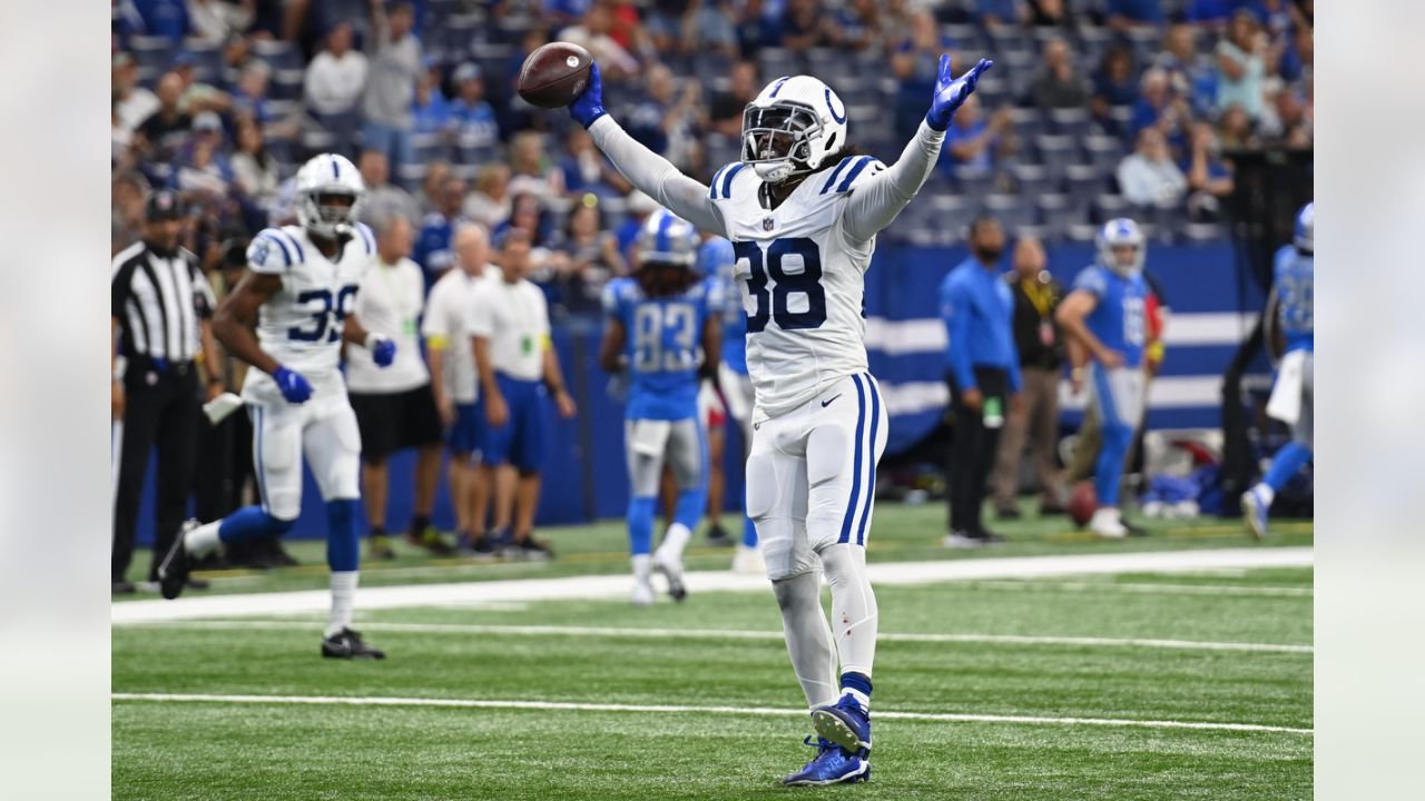 Colts re-sign special teamer Tony Brown