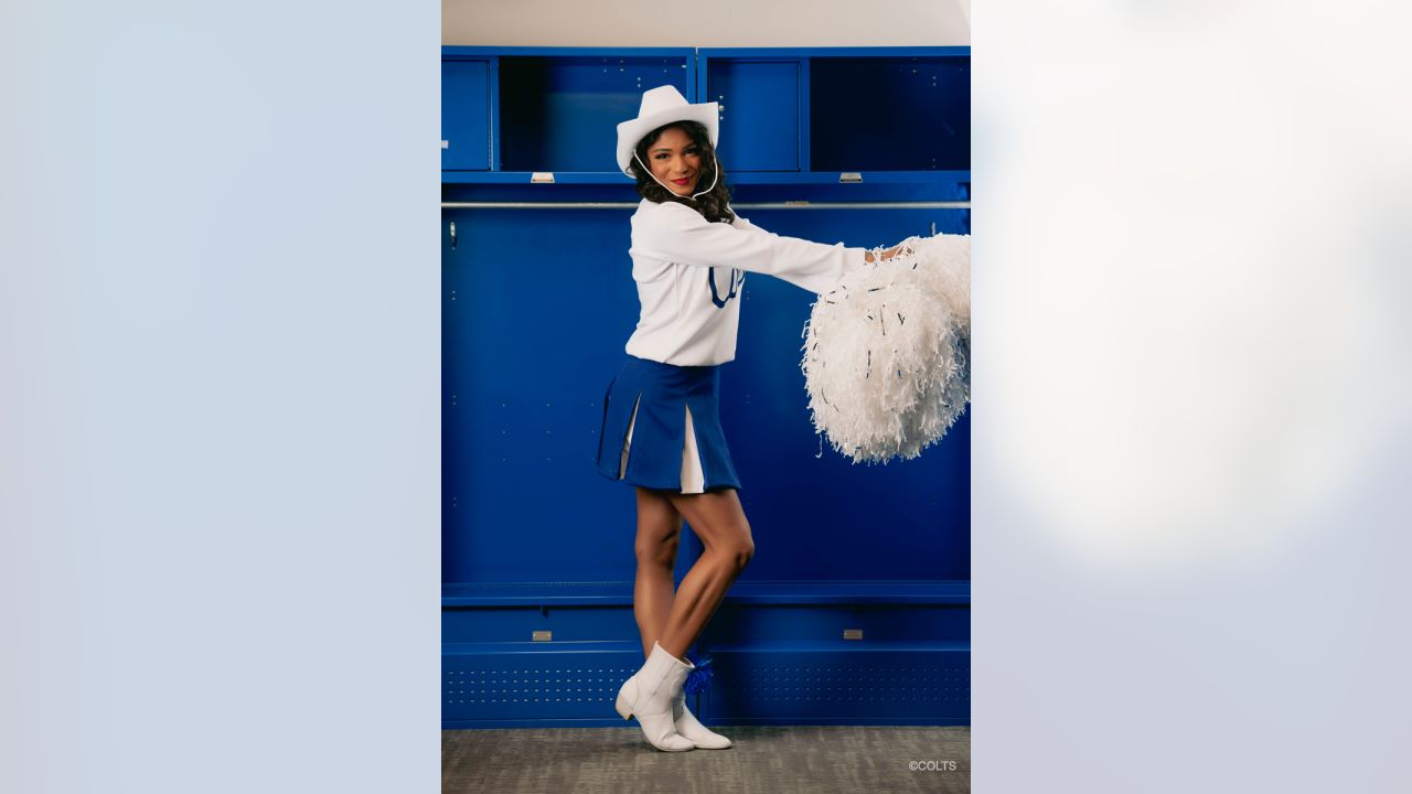 This is our (throwback) outfit of the day! #coltscheer #coltscheerlead