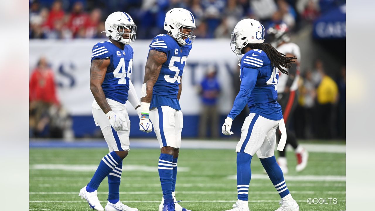 Darius Leonard howls during, after Colts victory