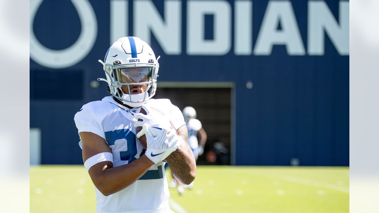 Indianapolis, Indiana, USA. 28th Nov, 2022. Indianapolis Colts wide  receiver Mike Strachan (17) wears a Kicking the Stigma t-shirt prior to an  NFL game between the Pittsburg Steelers and the Indianapolis Colts