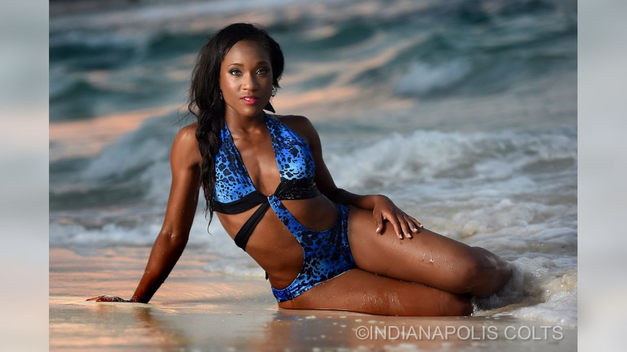 Cheer Leanna s Swimsuit Gallery