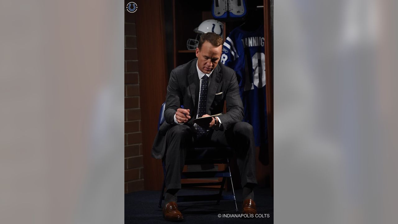 Colts to unveil Peyton Manning statue, retire jersey, induct him