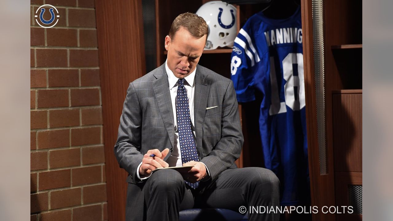 Peyton Manning's Colts jersey to be retired, statue to be built – WOWO  News/Talk 92.3 FM, 1190 AM, 107.5 FM & 97.3 HD2