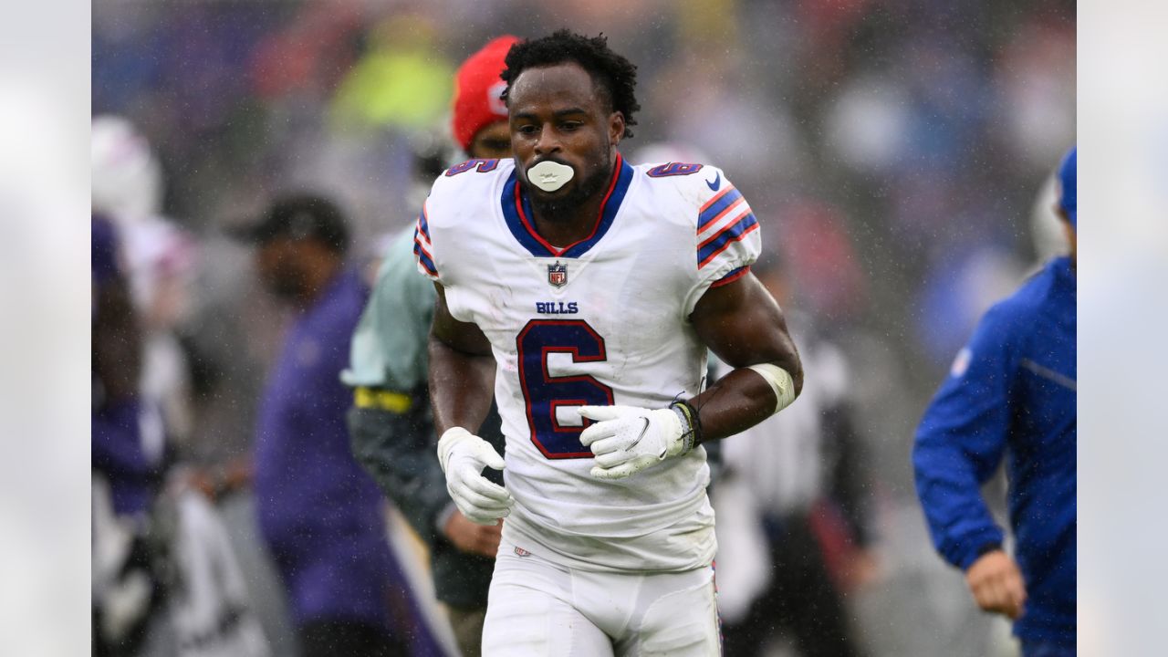 Isaiah McKenzie re-signs with Buffalo Bills