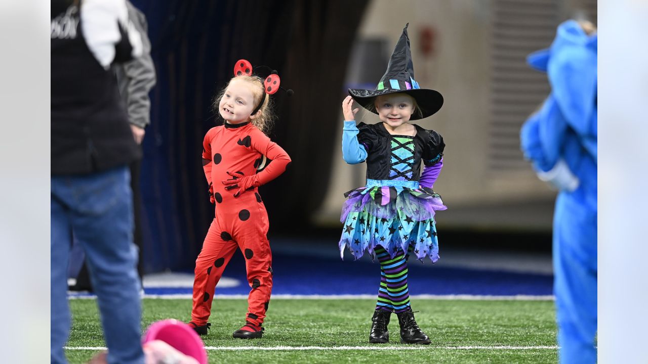 Colts fans dress for Halloween as Titans visit