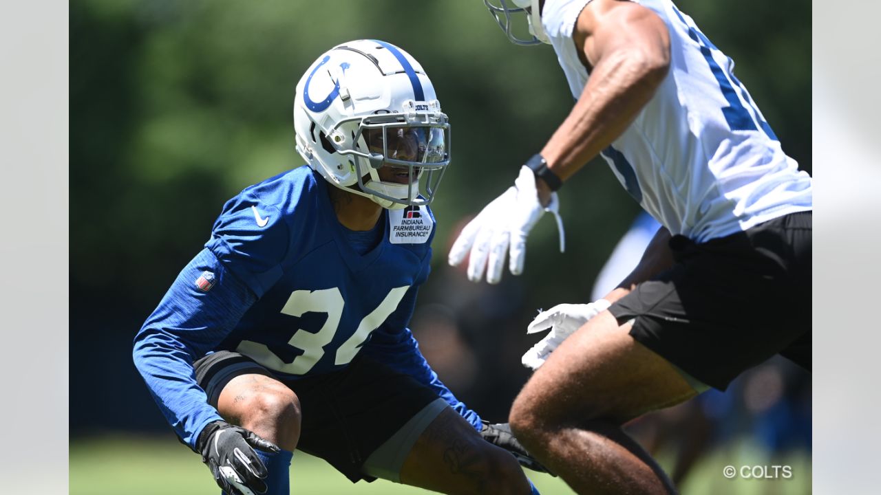 Gilmore sees Colts, defense as perfect fit to reboot career