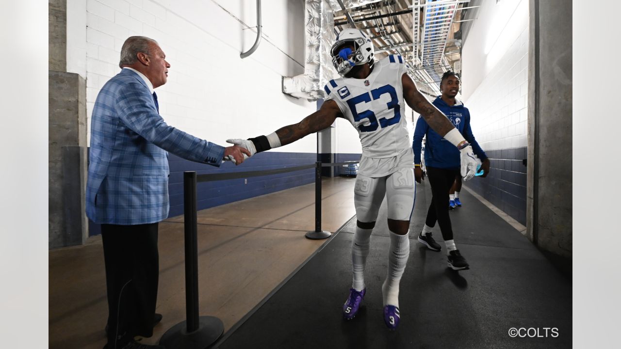 Colts' Darius Leonard throws wedding ring to fan by accident - Sports  Illustrated