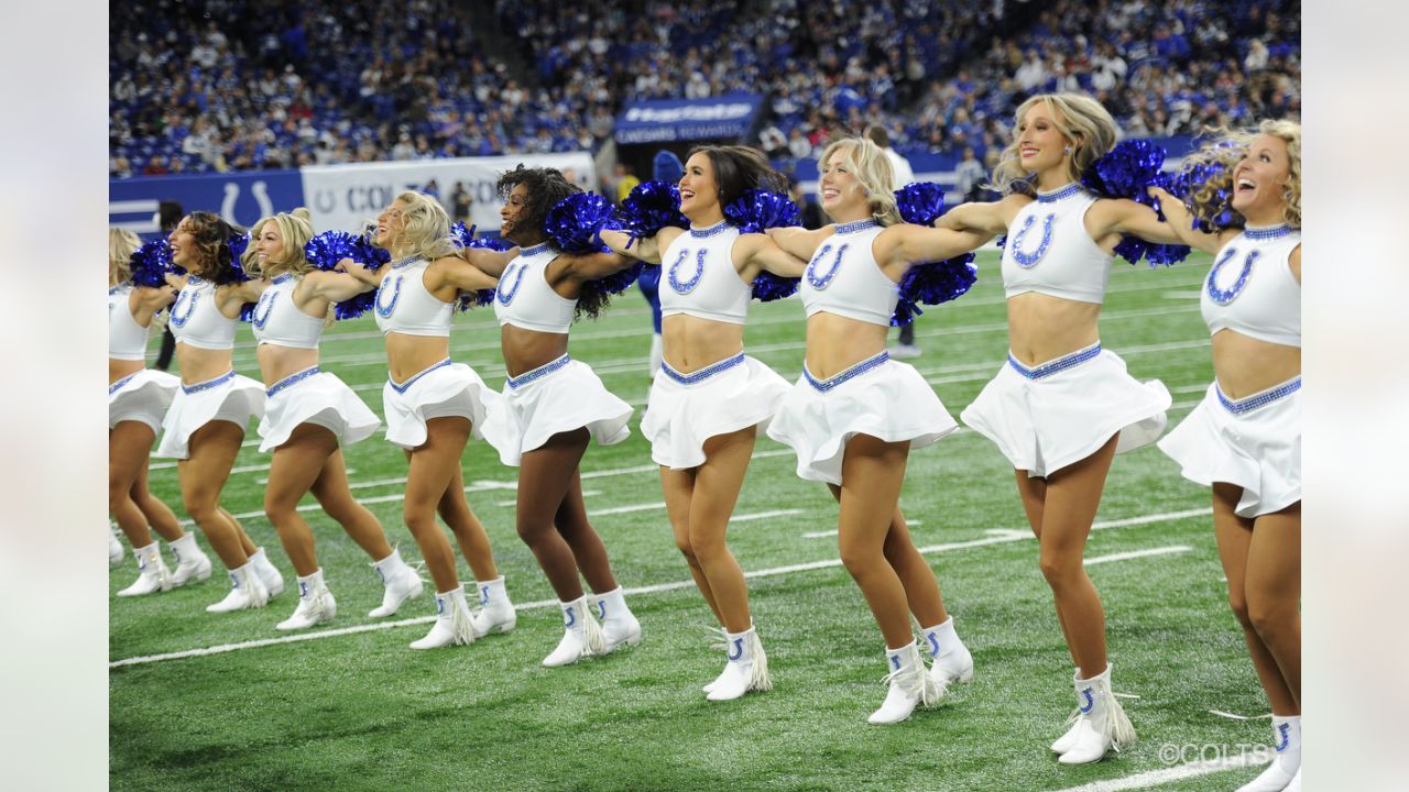 Cheerleaders On Gameday: Oakland Raiders