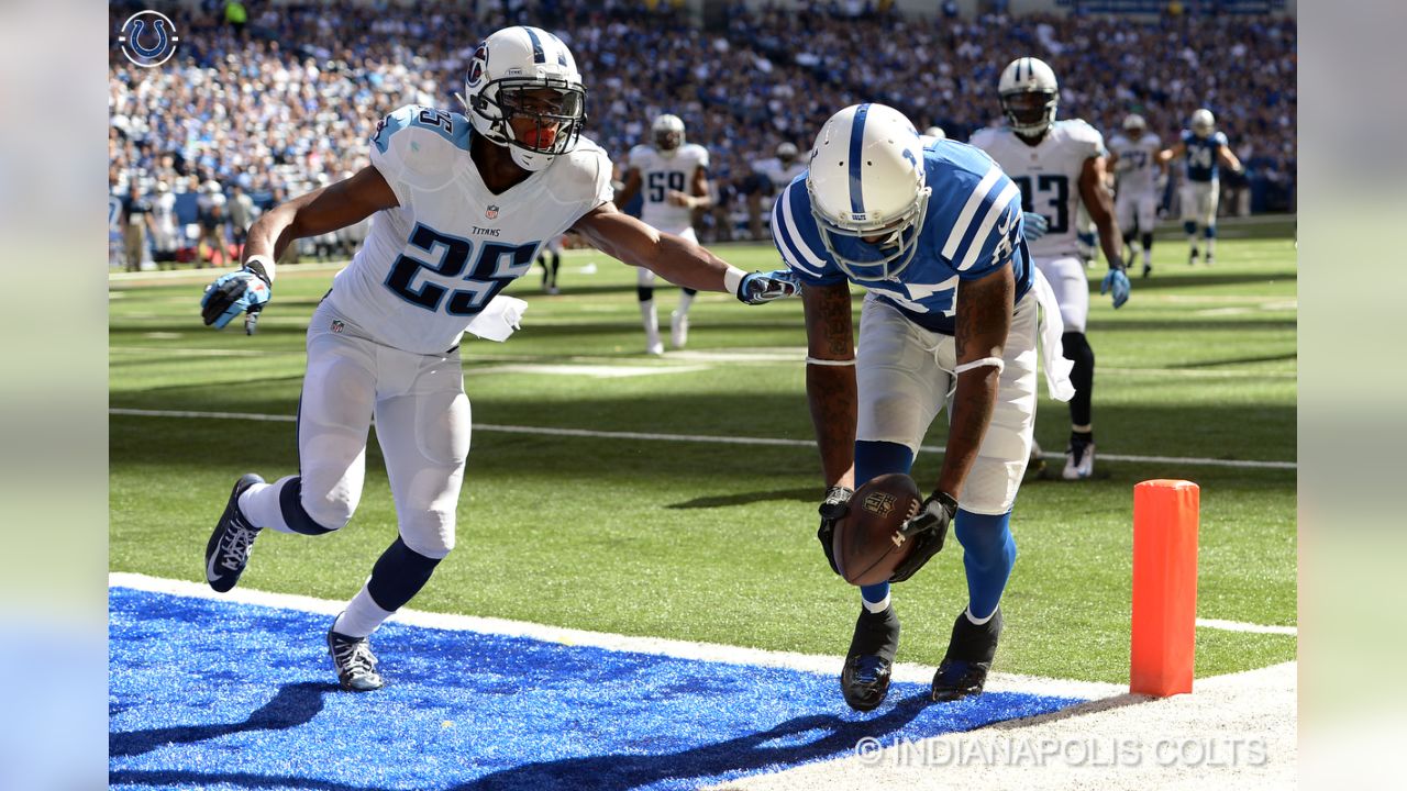 Indianapolis, Indiana, USA. 30th Oct, 2022. Indianapolis Colts reeves coach  Reggie Wayne on the sidelines during NFL game against the Washington  Commanders in Indianapolis, Indiana. John Mersits/CSM/Alamy Live News Stock  Photo 