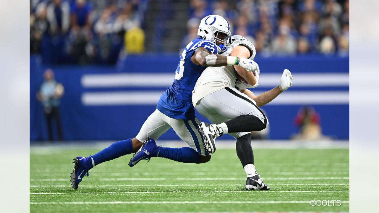 Darius Leonard howls during, after Colts victory