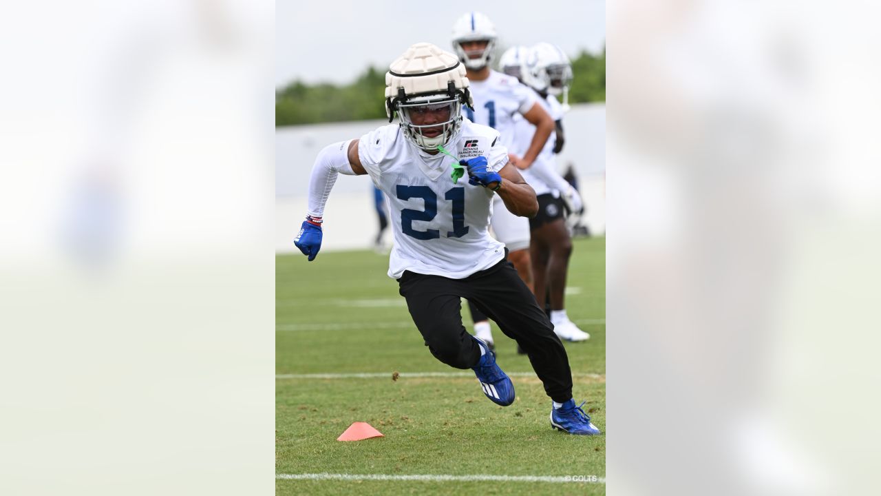 Indianapolis Colts quarterback Sam Ehlinger throws during practice at NFL  team's football training camp in Westfield, Ind., Wednesday, July 26, 2023.  (AP Photo/Michael Conroy Stock Photo - Alamy