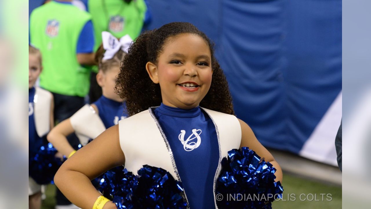 Rams Junior Cheerleaders halftime performance