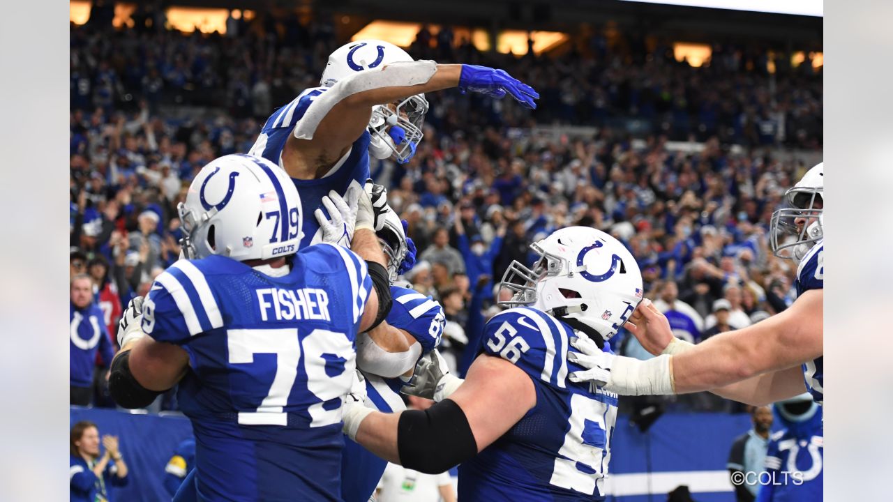 Colts' Quenton Nelson does kegstand touchdown celebration (video