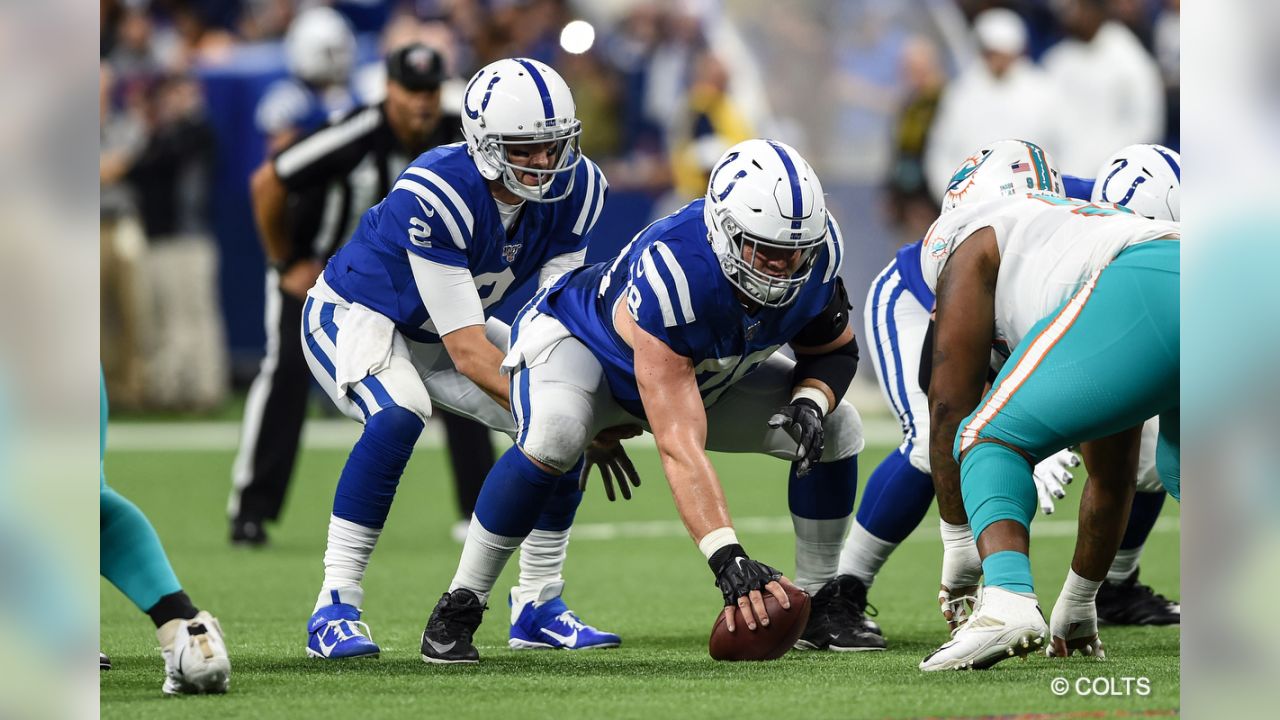 Indianapolis Colts center Ryan Kelly (78) looks over the defense