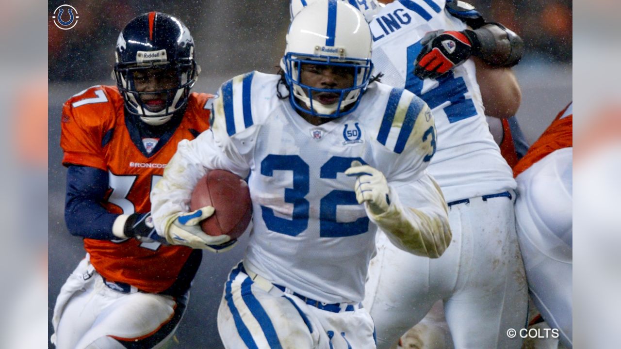 Peyton Manning, Edgerrin James return to Lucas Oil to receive Hall of Fame  rings at Colts game