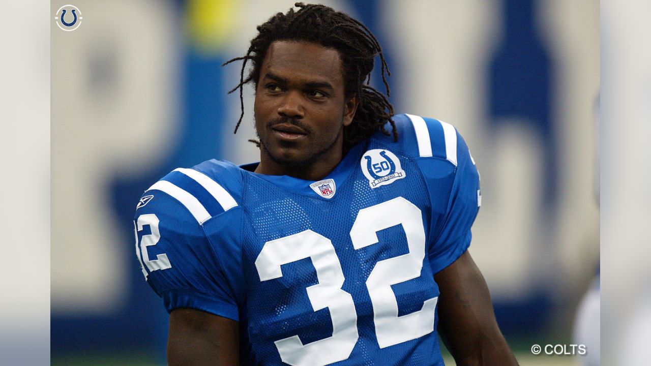 Indianapolis Colts running back Edgerrin James (32) rushes against the  Cleveland Browns at the RCA Dome