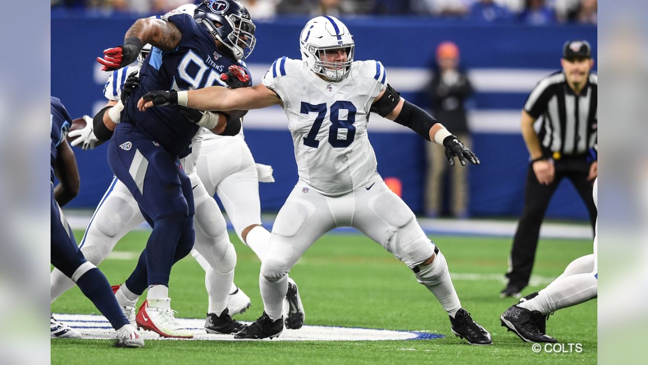 Indianapolis Colts center Ryan Kelly (78) looks over the defense