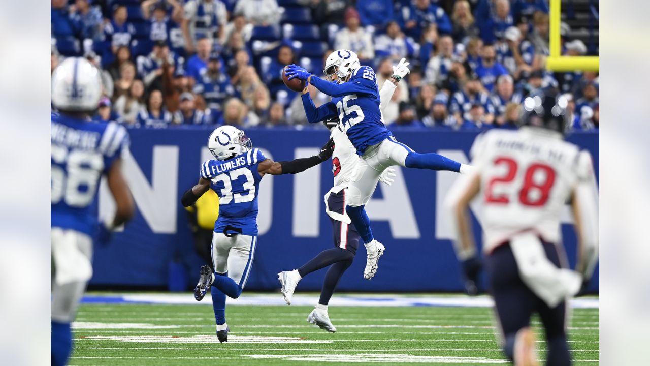 Colts: Nick Cross, Rodney Thomas II score interceptions off Justin Fields