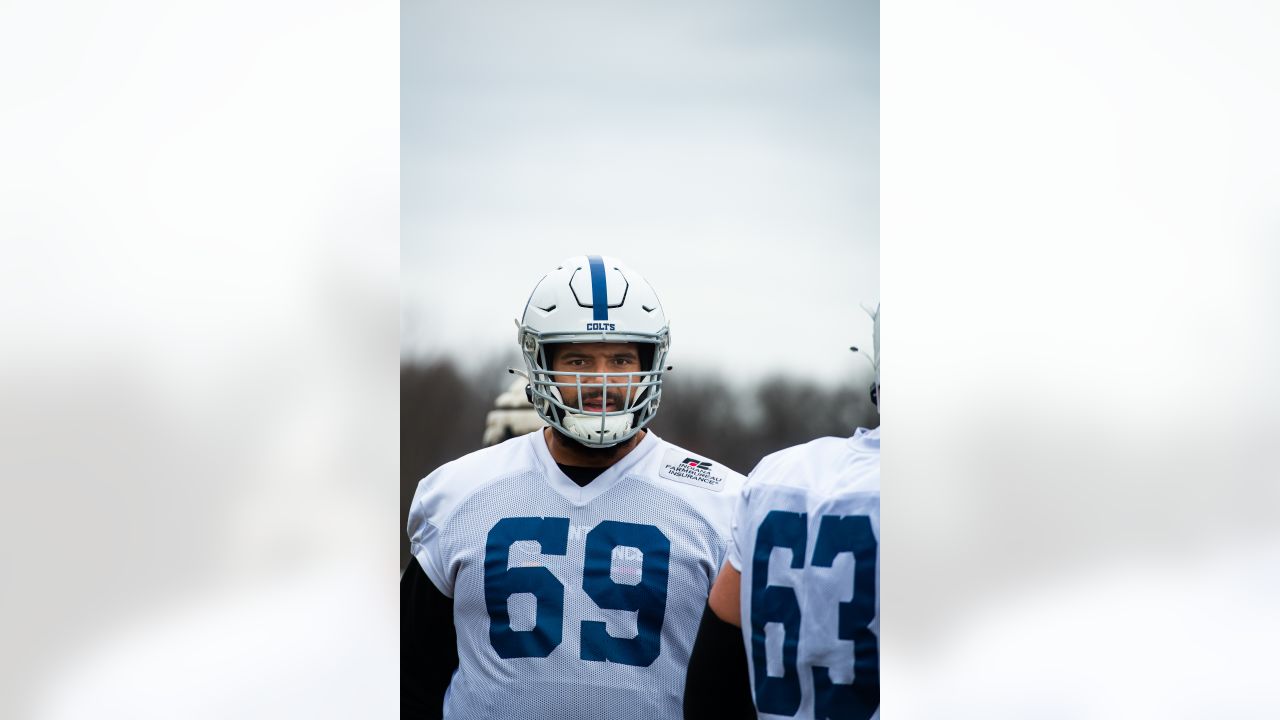 Indianapolis Colts tackle Matt Pryor (69) blocks Tennessee Titans