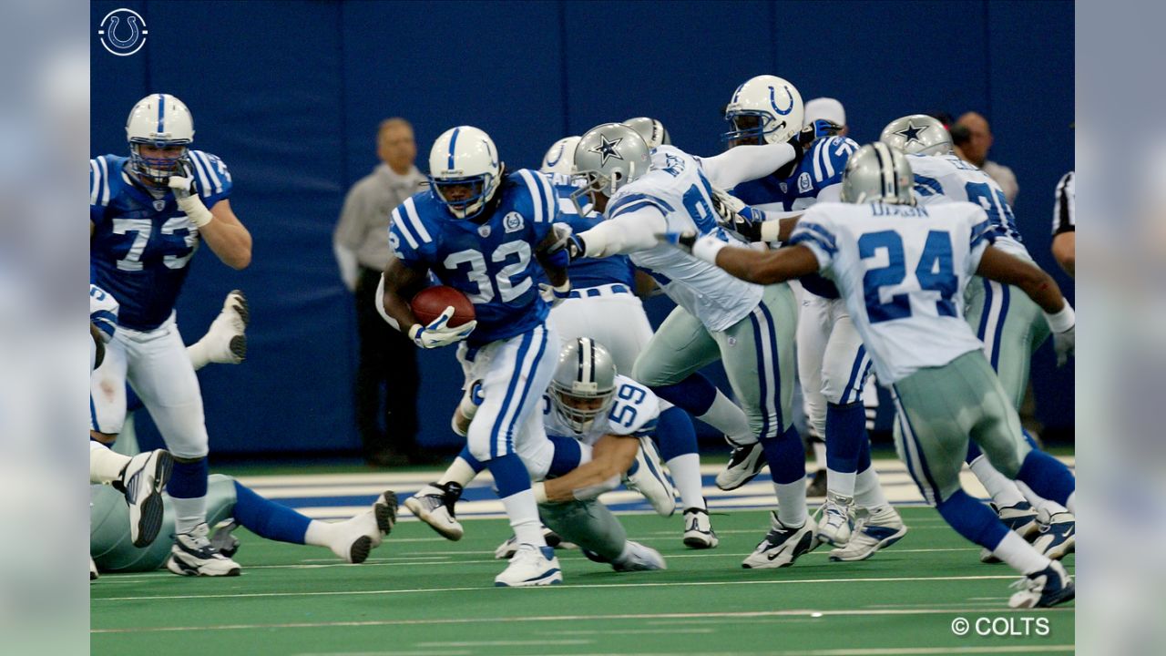 Peyton Manning, Edgerrin James return to Lucas Oil to receive Hall of Fame  rings at Colts game