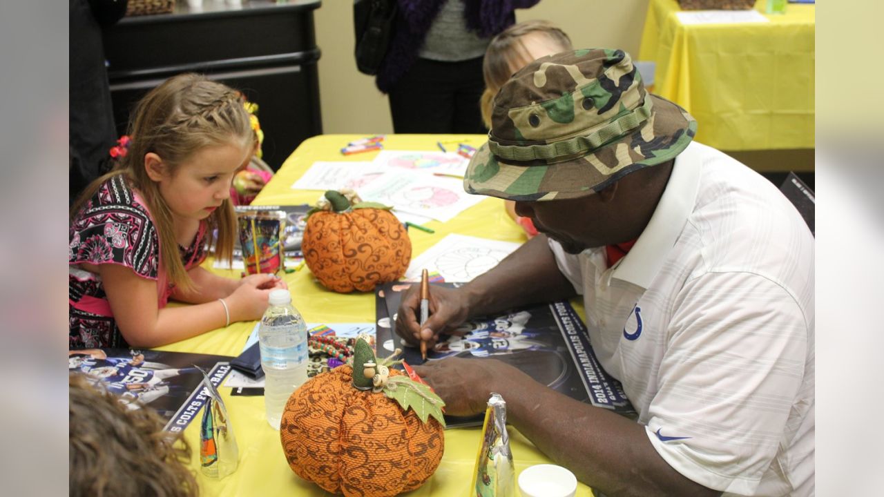 Packers players go holiday shopping with kids at Meijer 