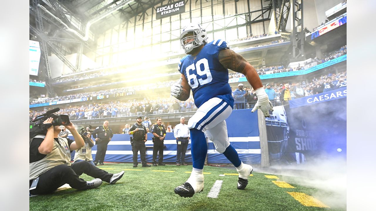 JACKSONVILLE, FL - SEPTEMBER 18: Indianapolis Colts offensive tackle Matt  Pryor (69) blocks during t