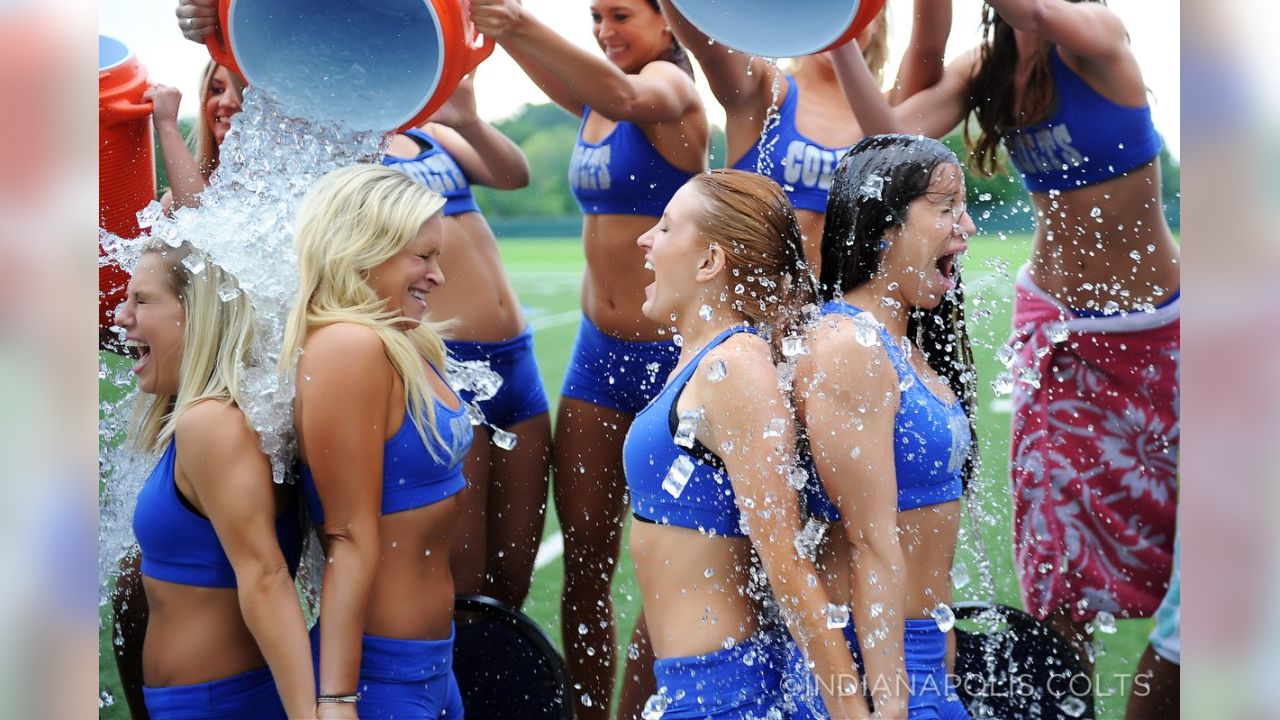 Dallas Cowboys cheerleaders do ALS Ice Bucket Challenge (GIF)