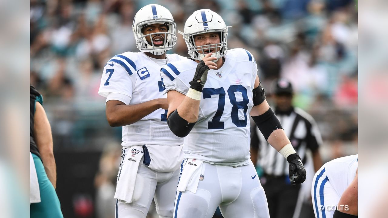 Indianapolis Colts center Ryan Kelly (78) looks over the defense