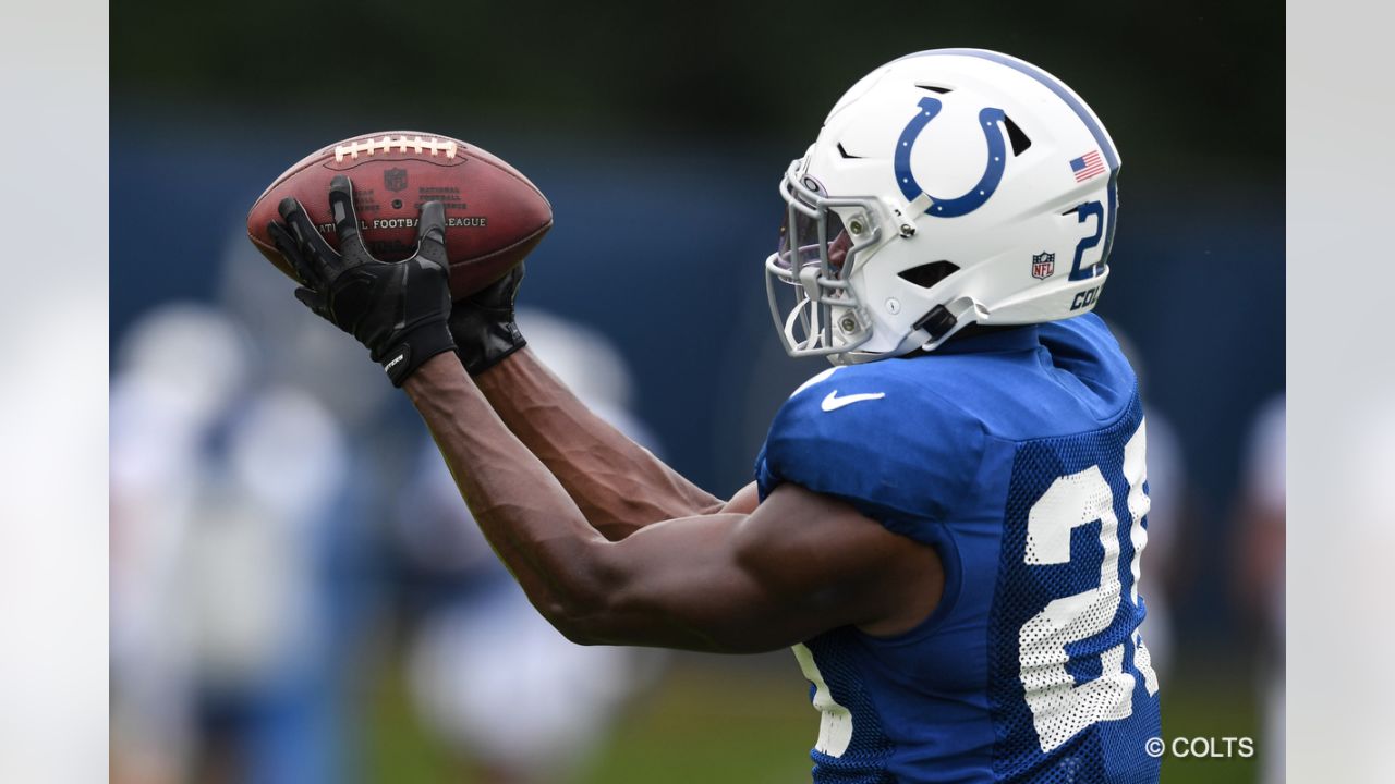 Breaking News: Colts re-signing running back Marlon Mack to a 1