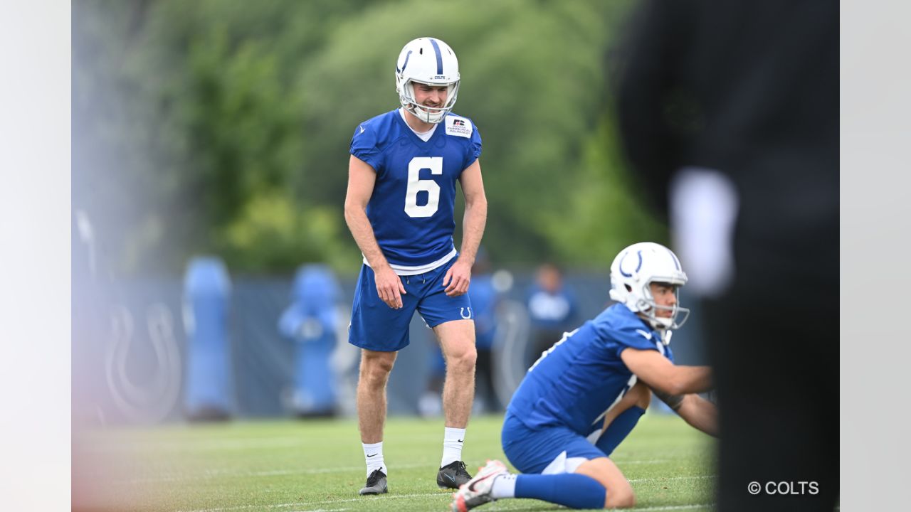 Indianapolis Colts quarterback Matt Ryan throws during practice at the NFL  team's football training camp in Westfield, Ind., Saturday, July 30, 2022.  (AP Photo/Michael Conroy Stock Photo - Alamy