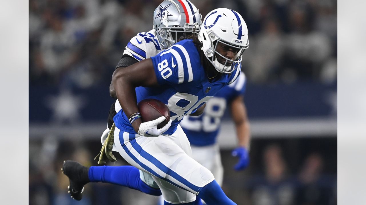 Indianapolis Colts tight end Jelani Woods (80) warms up before an