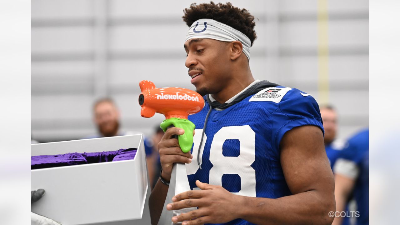 NickALive!: Indianapolis Colts' Jonathan Taylor Named NVP of 'NFL Slimetime'  Week 10