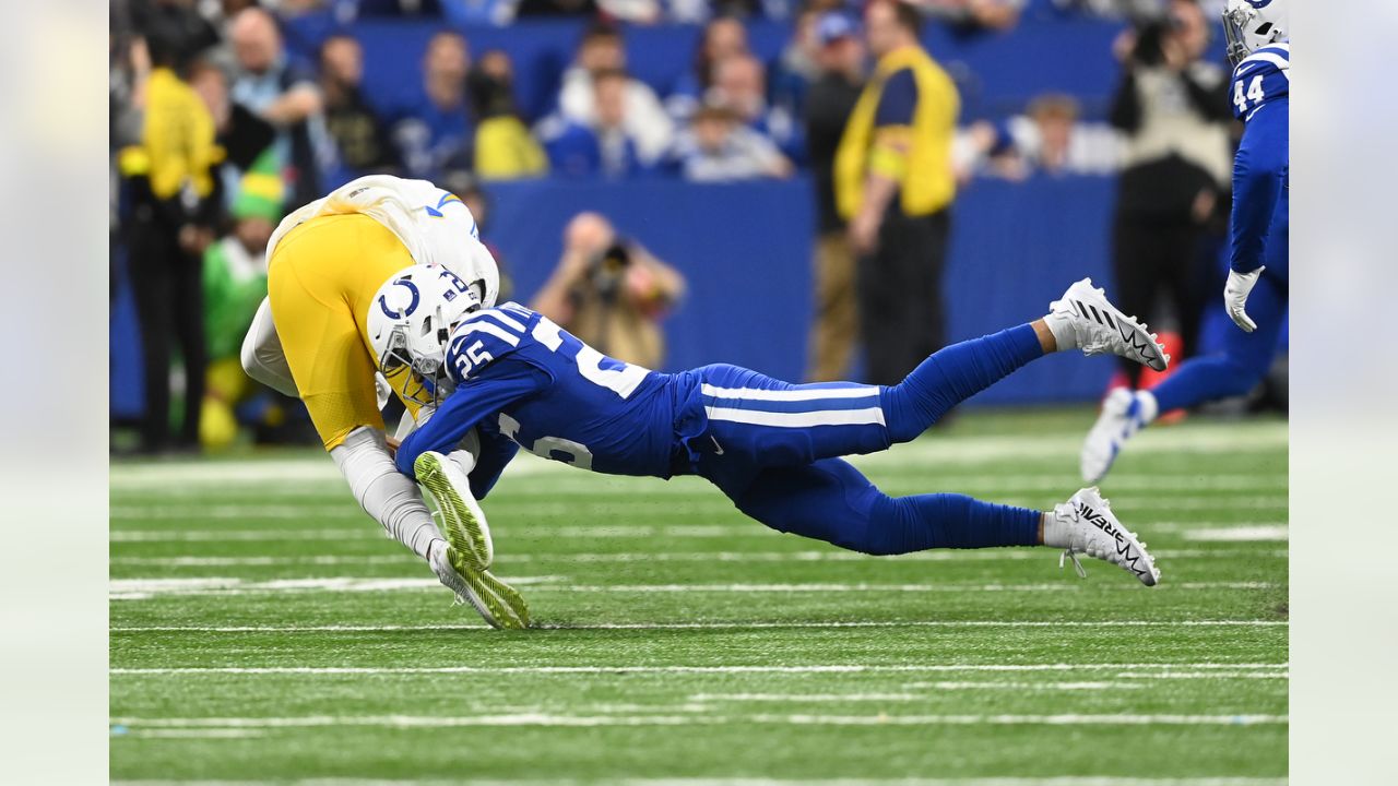 Colts: Nick Cross, Rodney Thomas II score interceptions off Justin Fields