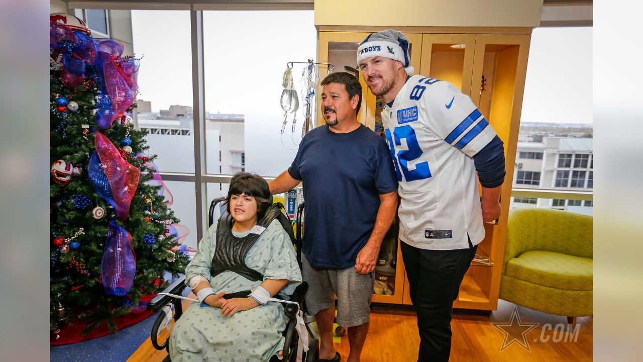 Dallas Morning News: Cowboys players rekindle holiday tradition, visit  local children's hospitals