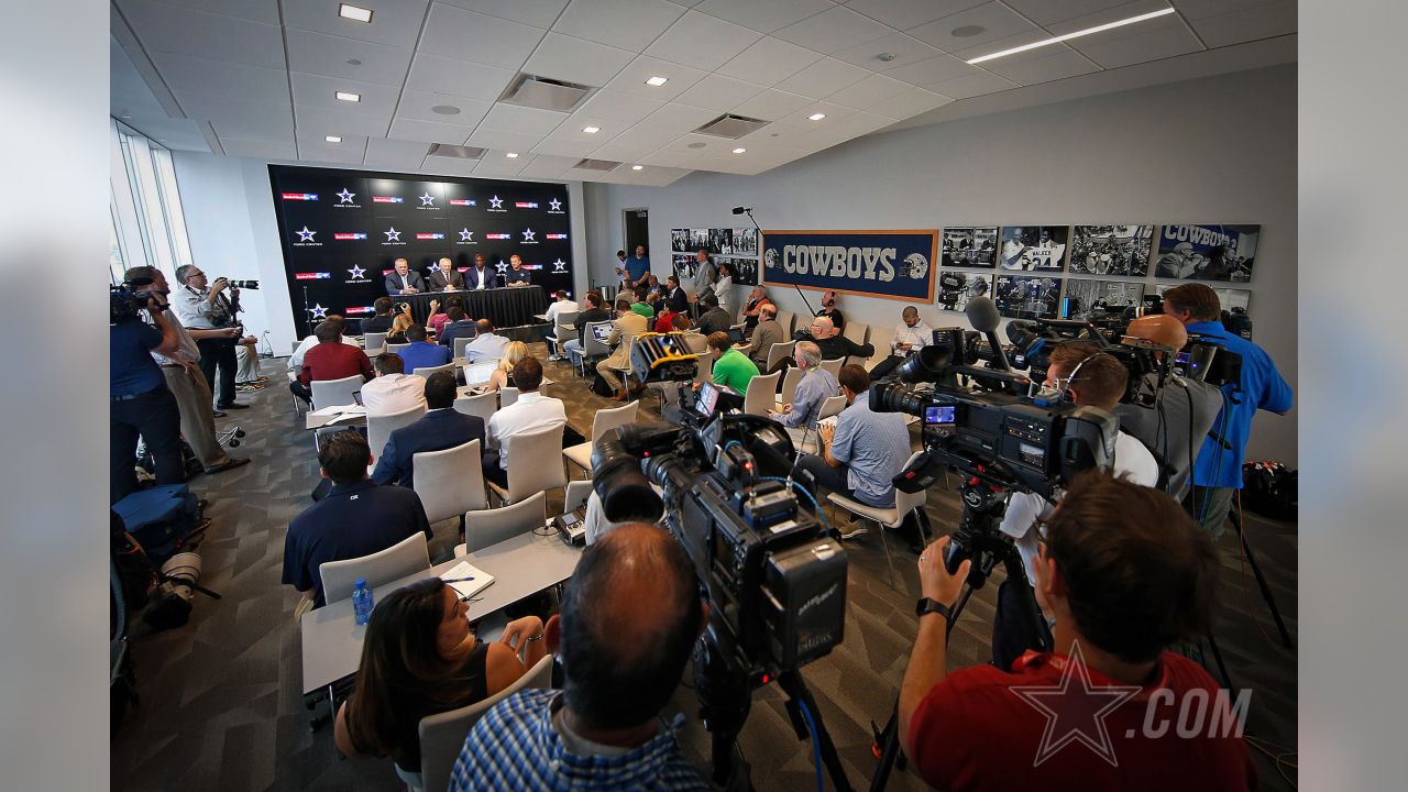 DeMarcus Ware Ceremonially Re-Signs With Cowboys To Retire in Dallas