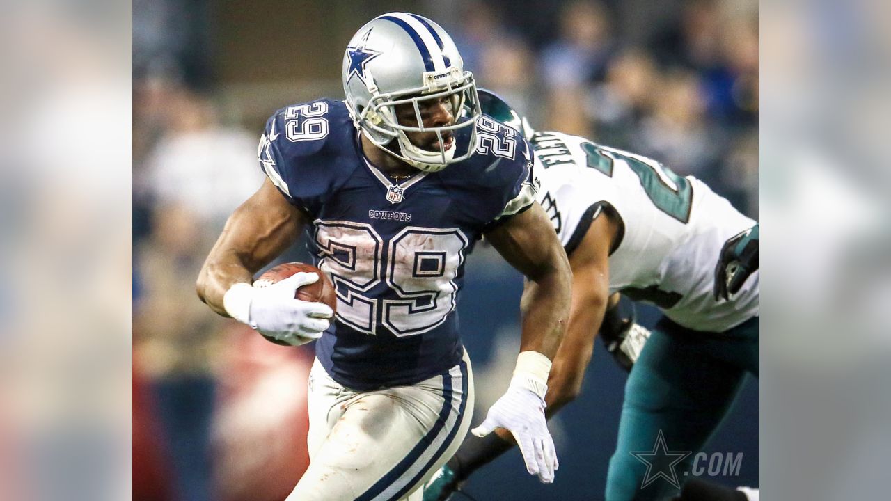 December 14, 2014: Dallas Cowboys running back DeMarco Murray (29) runs  with the ball during the NFL game between the Dallas Cowboys and the  Philadelphia Eagles at Lincoln Financial Field in Philadelphia