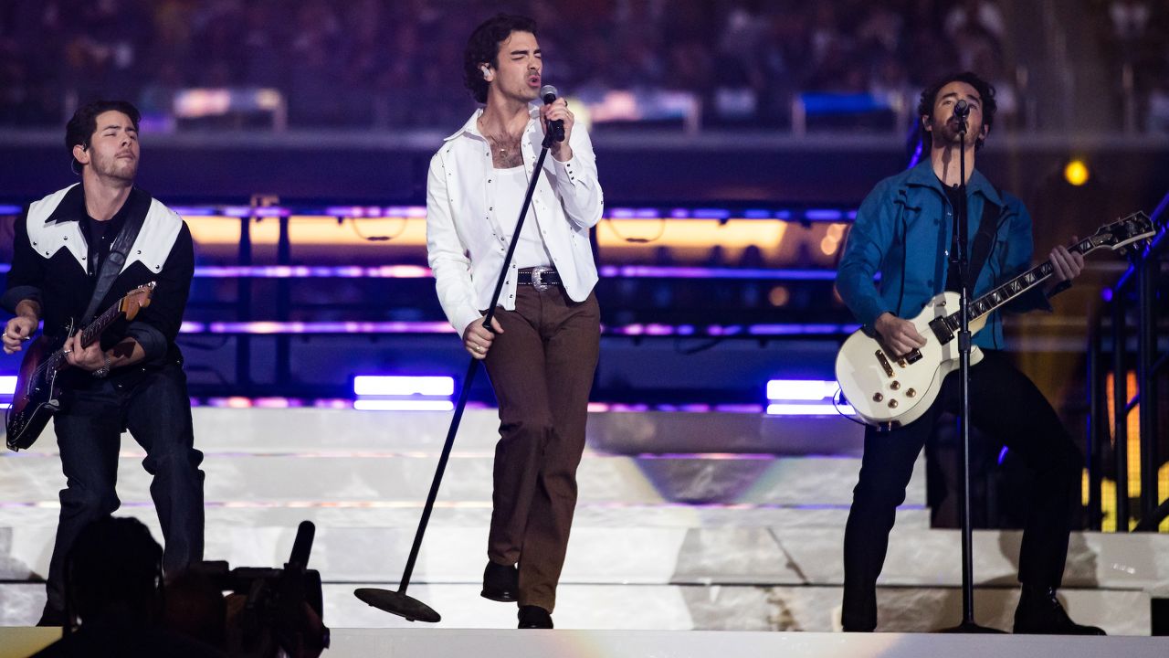 Jonas Brothers rock Thanksgiving halftime performance — a year