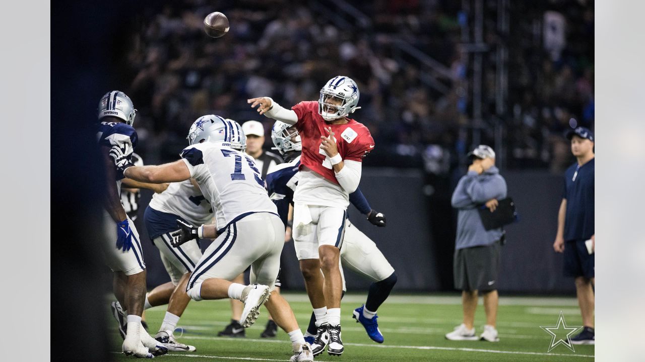 Dallas Cowboys tight end Cole Hikutini (87) runs after a reception during  an NFL football training camp in Frisco, Texas, Sunday, Sept. 23, 2020. (AP  Photo/Michael Ainsworth Stock Photo - Alamy